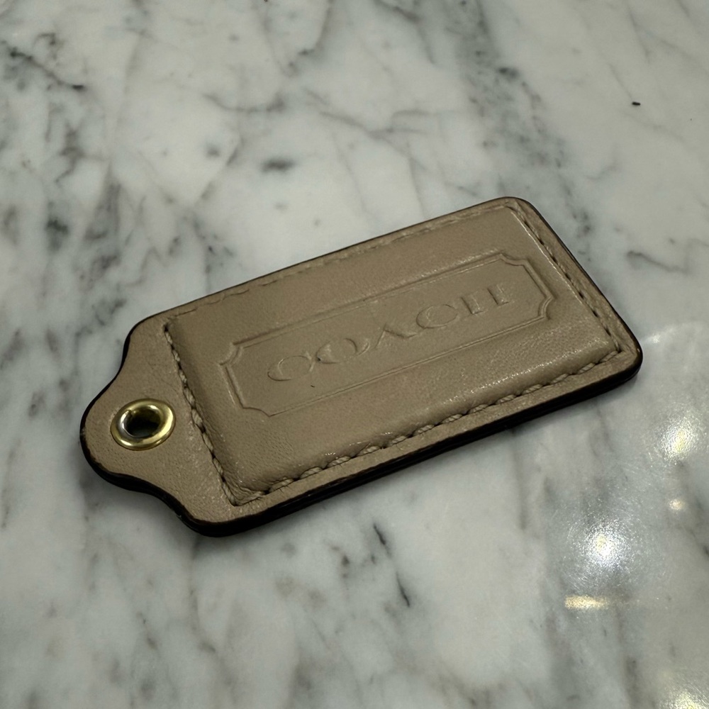 ❤️SOLD❤️ Vintage Tan Beige COACH Leather Tag Keychain - Picture 2 of 3
